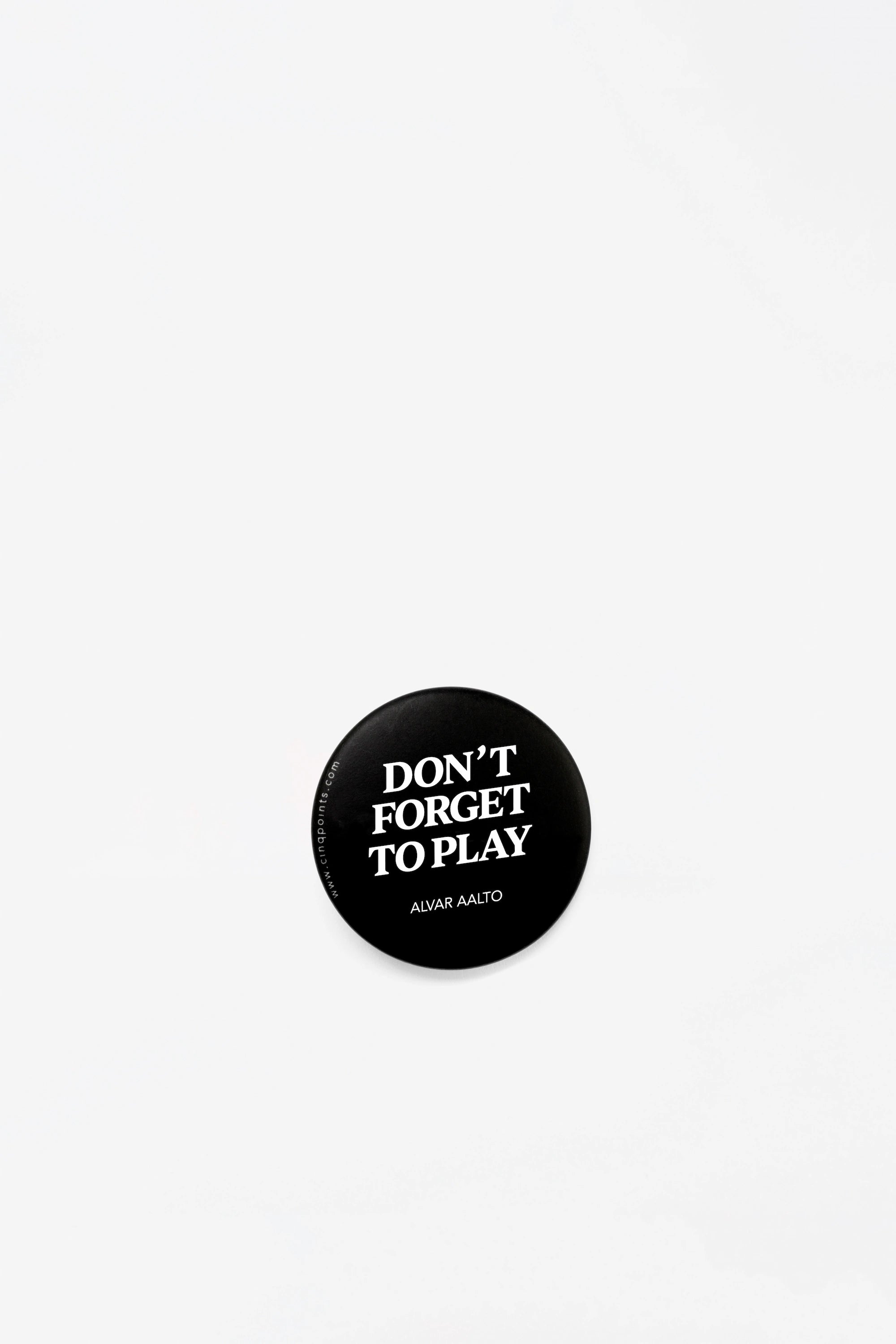 Don't forget to play noir - badge