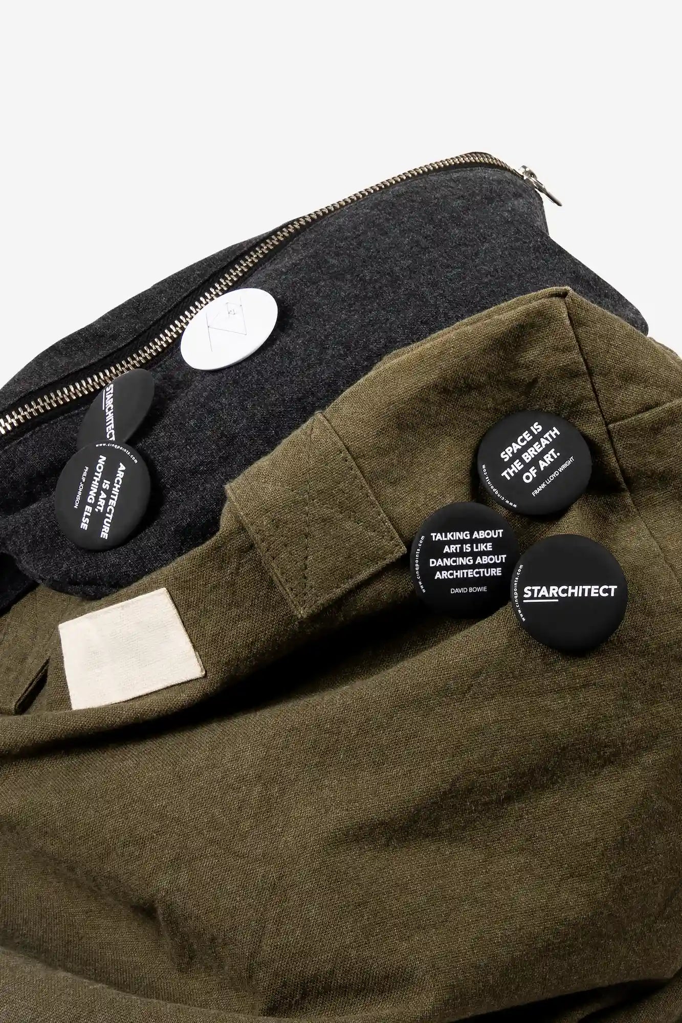 Space is the breath of art - Badge