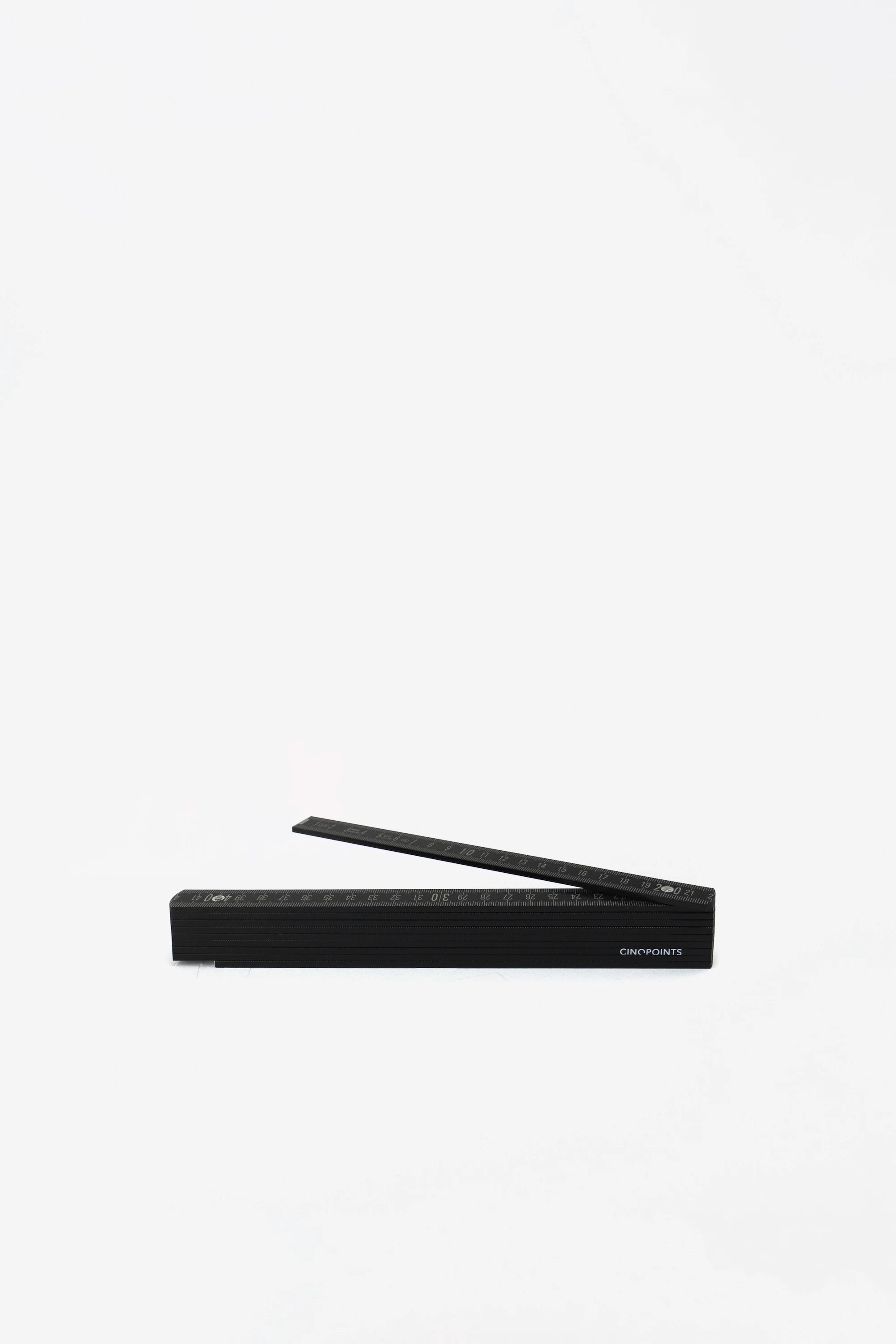 Mètre pliant en bois teinté noir
