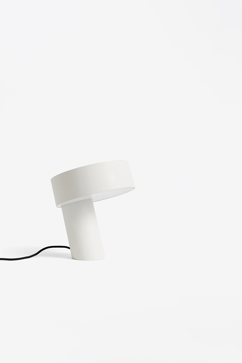 Lampe de table blanche modèle Slant - idée cadeau fête des mères